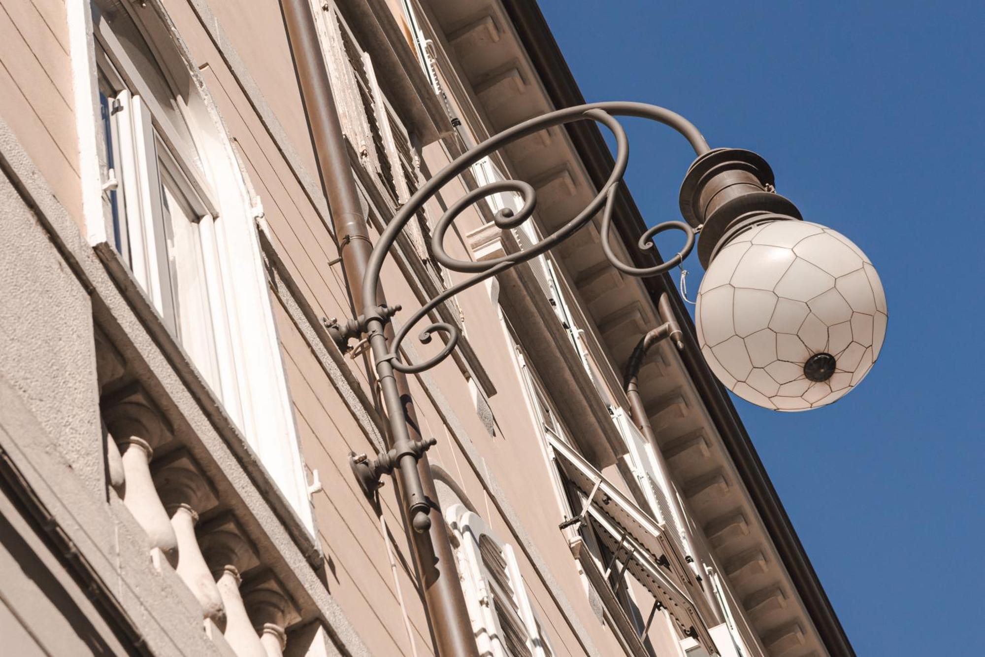 Ferienwohnung Mansarda Piazza Venezia Triest Exterior foto